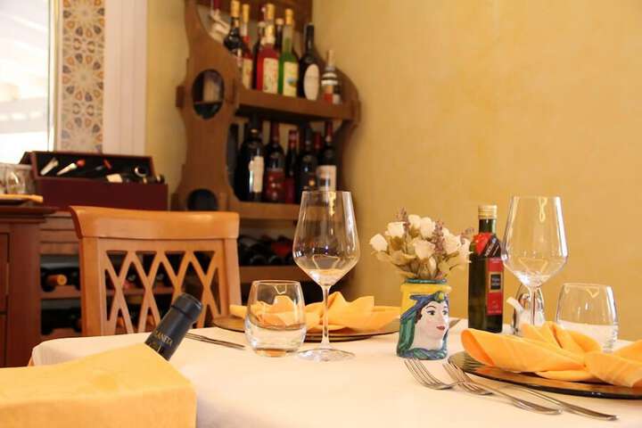 Dining 33 of 44
