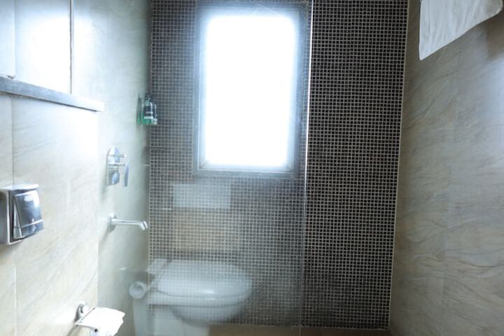Room 15 of 28