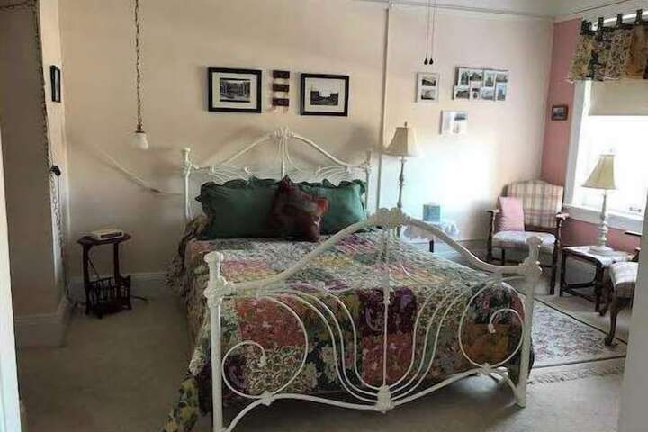 Room 3 of 28