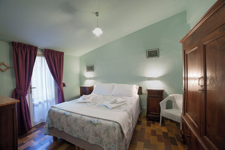 Room 8 of 86