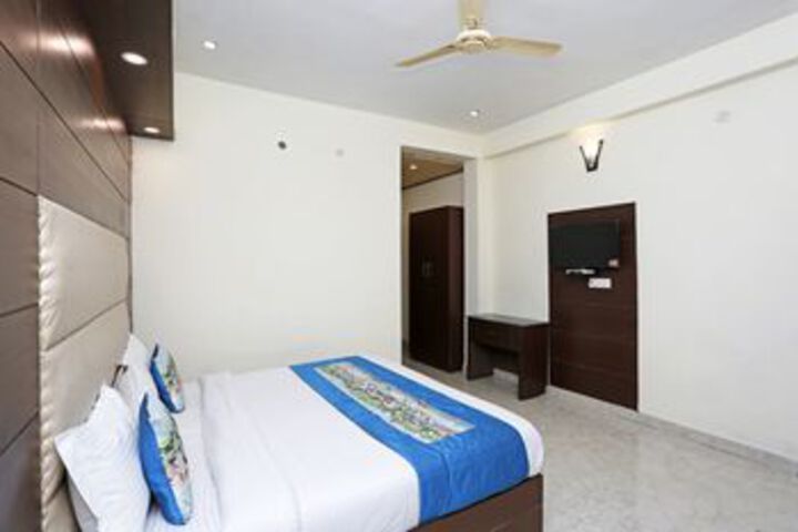 Room 10 of 23