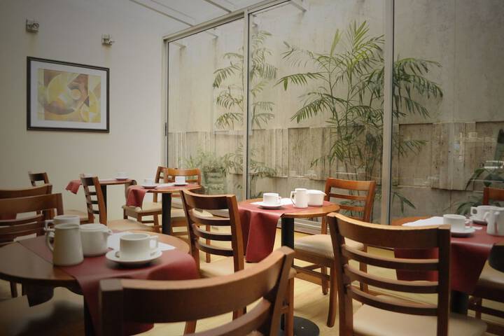 Breakfast/Coffee Service 33 of 40