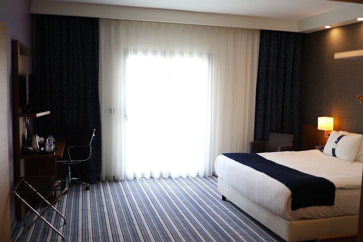 Room 16 of 48