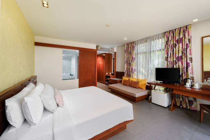 Room 15 of 38