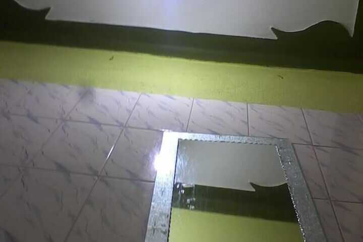 Room 6 of 9