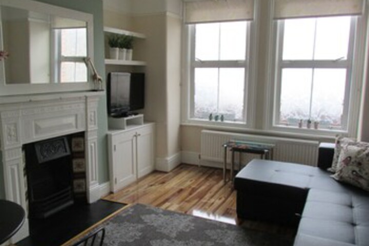 The Quiet & Cosy Fulham Reach Crib