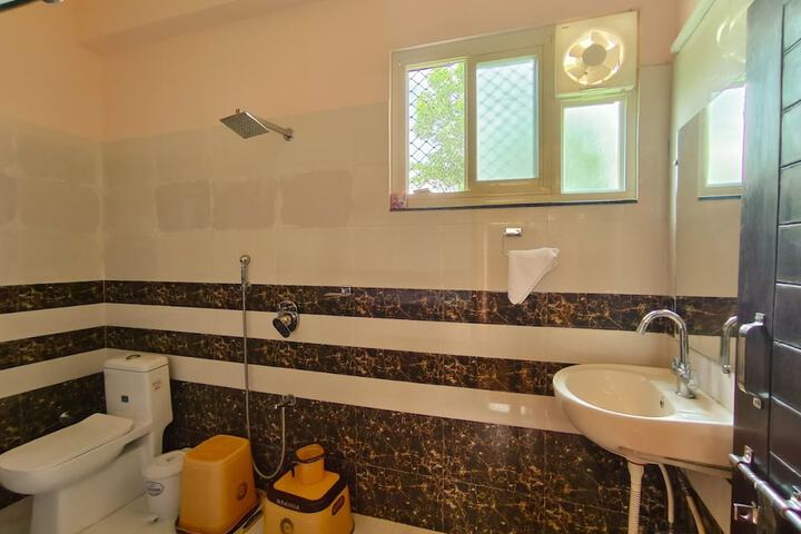 Room 6 of 11