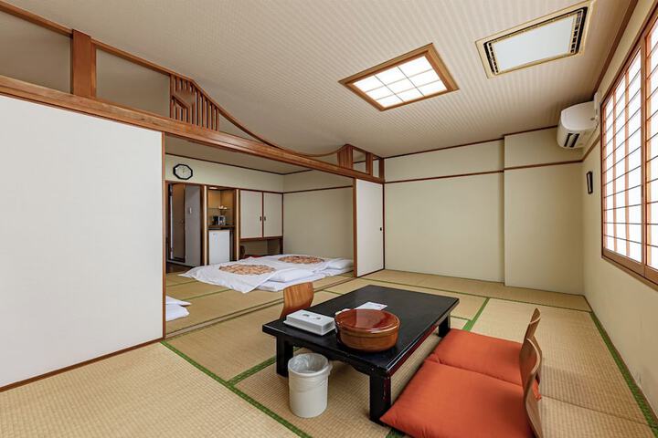 Room 16 of 106