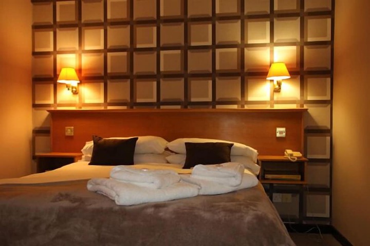 Room 4 of 13