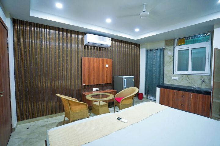 Room 14 of 77