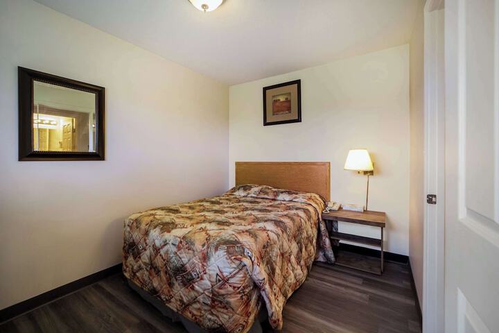 Room 13 of 36