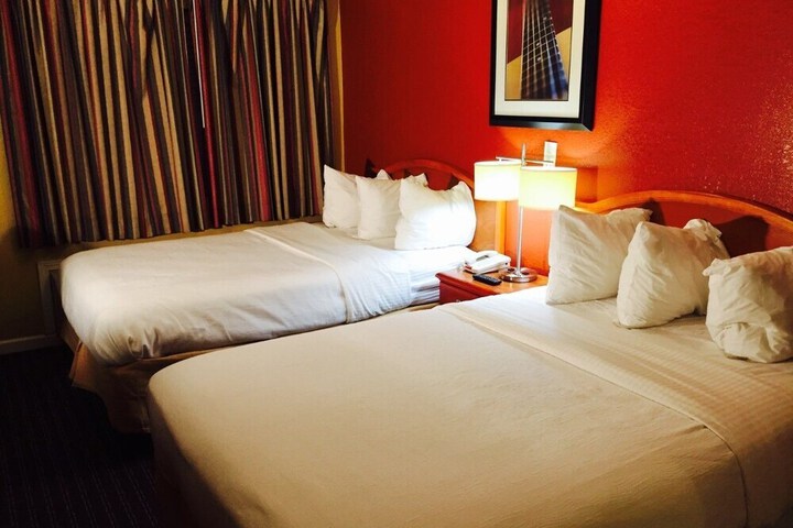 Hotel Suite Photo