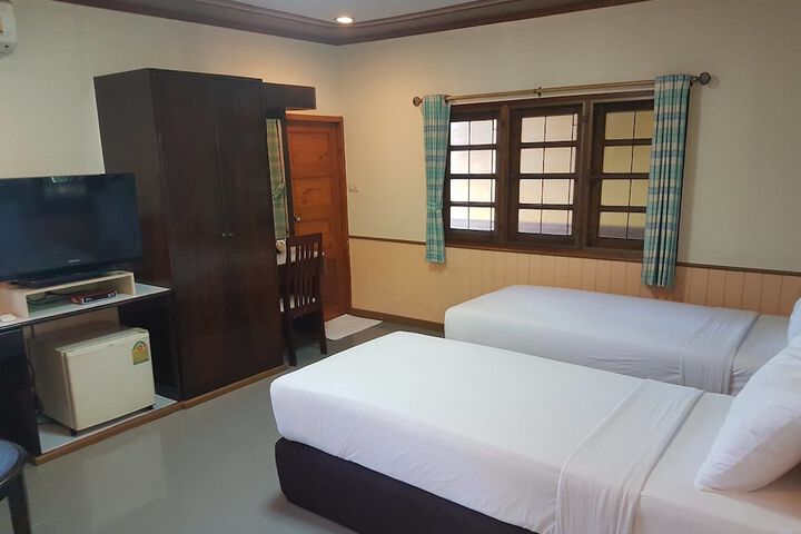 Room 5 of 32