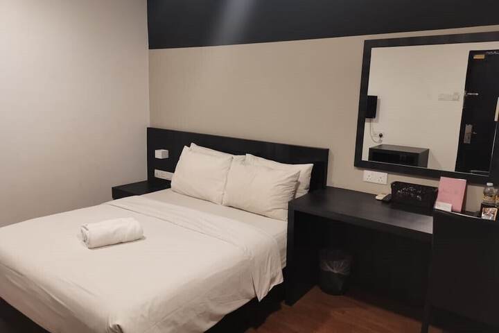 Room 25 of 37