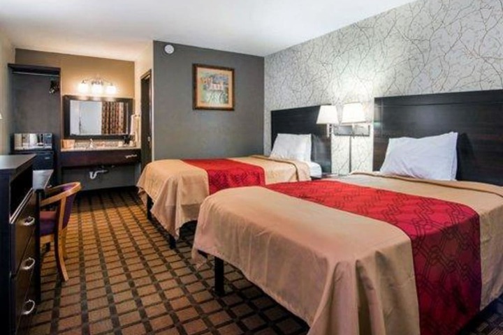 2 Double Beds (5 of 6)