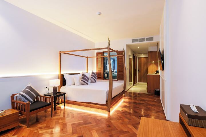 Room 25 of 104