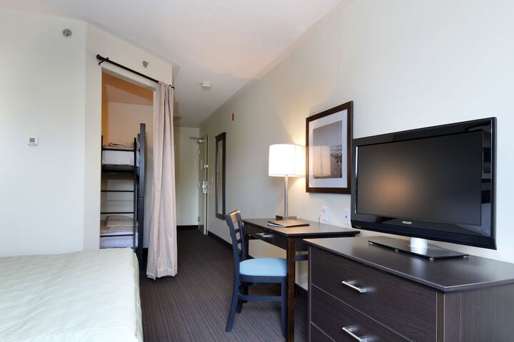 2 Queen Beds (3 of 16)