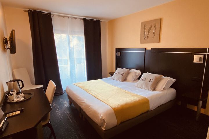 Room 25 of 48