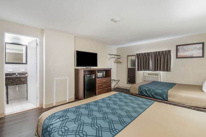 Queen Bed Accessible (10 of 18)