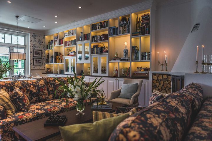 Lounge 65 of 73