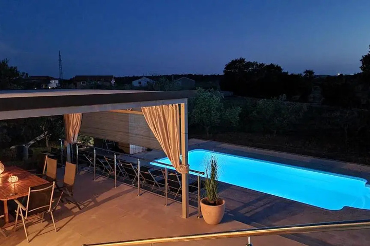Pool 7 of 9