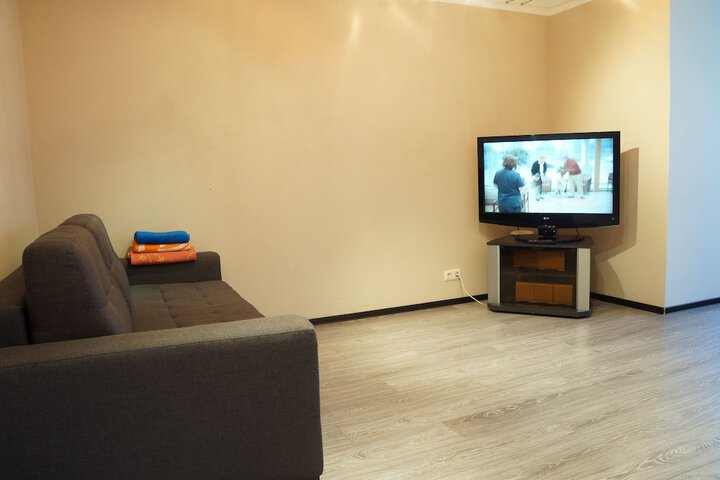 Room 6 of 18