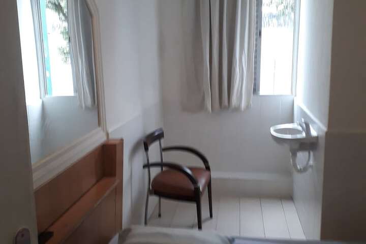 Room 4 of 16