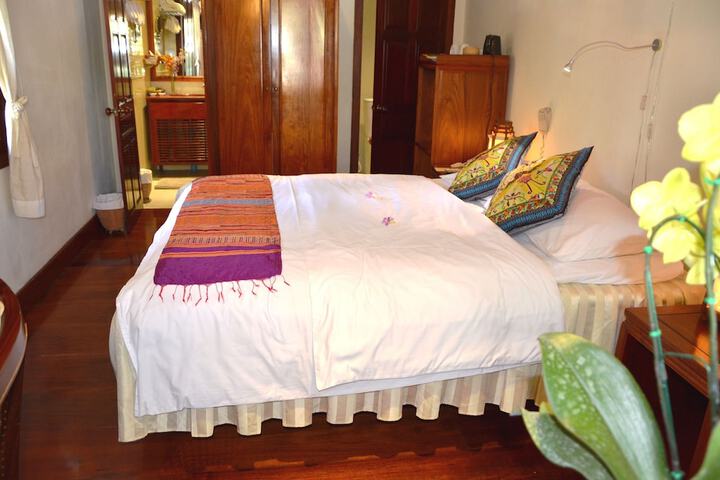 Room 15 of 153