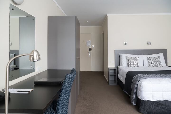 Room 8 of 33