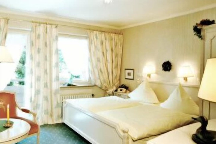 Room 8 of 24