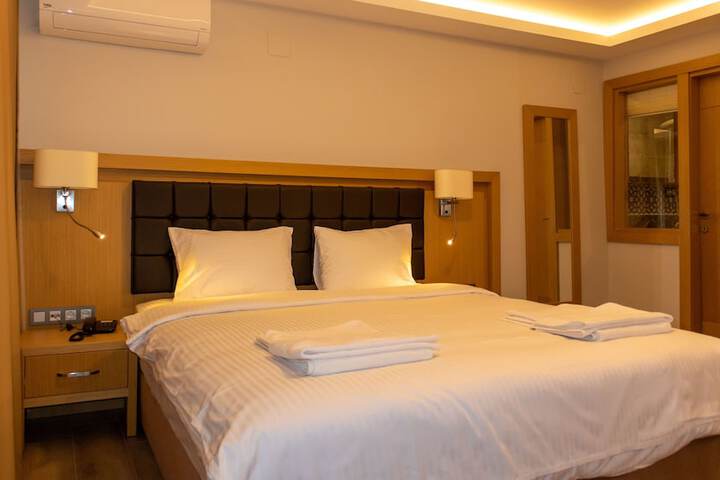 Room 11 of 26