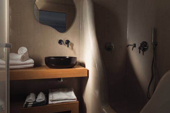 Room 43 of 65