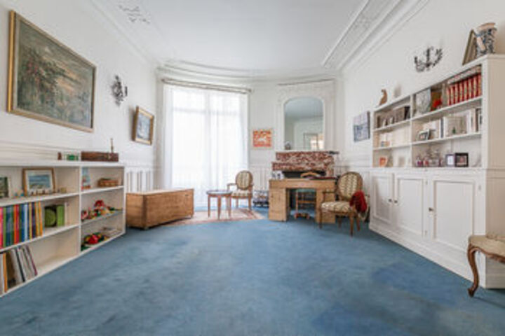 Room 27 of 117