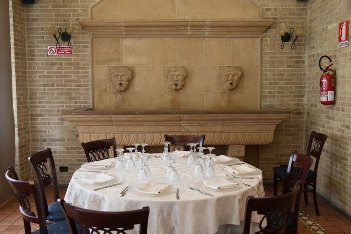 Dining 44 of 57