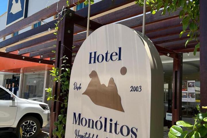 Hotel Monólitos