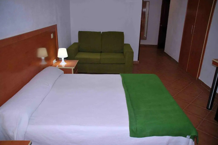 Room 6 of 18