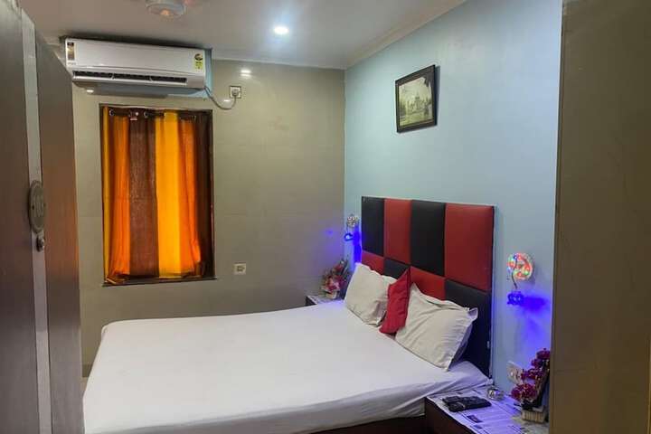 Room 3 of 9