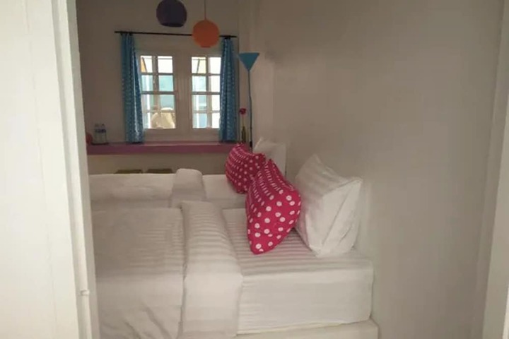 Room 25 of 76
