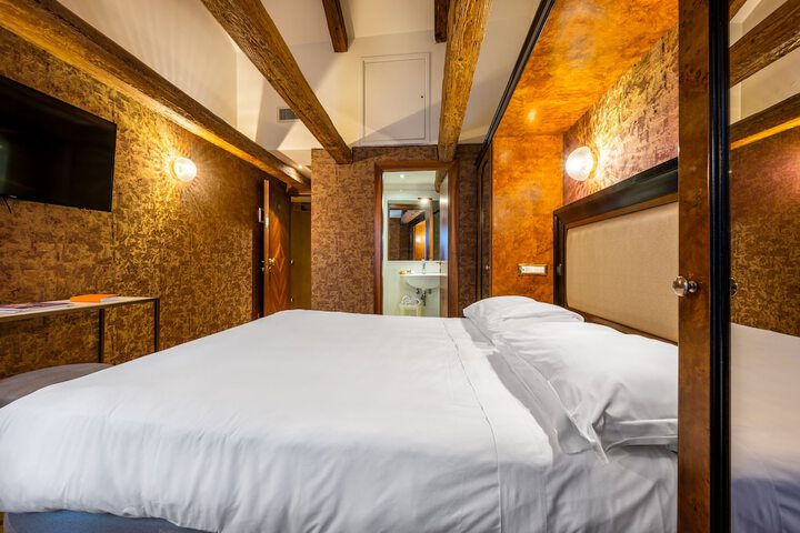 Room 35 of 113