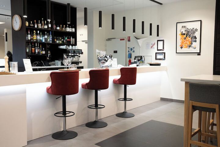 Lounge 57 of 76