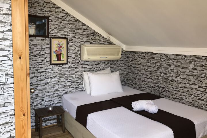 Room 17 of 44