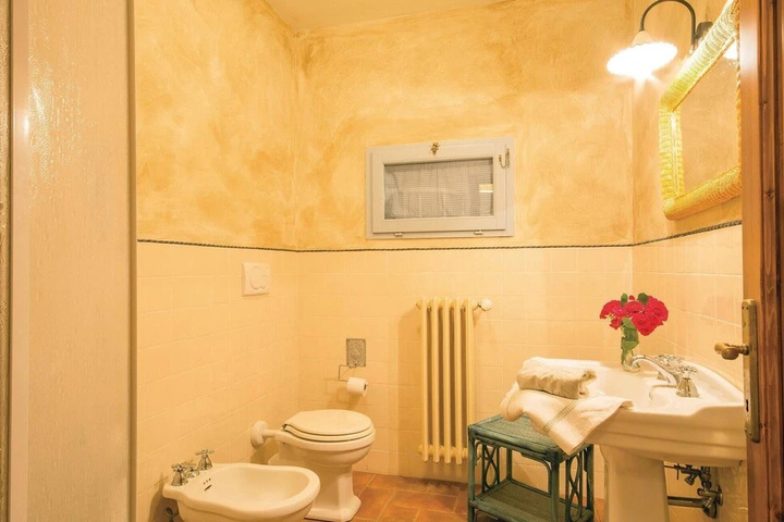 Room 4 of 11