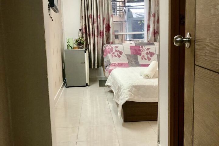 Room 21 of 32