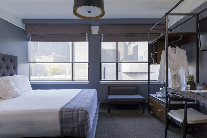 Room 13 of 37