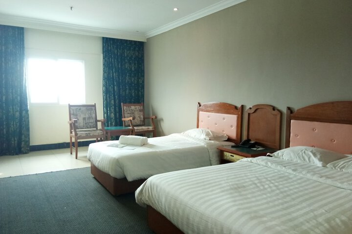 Room 13 of 32