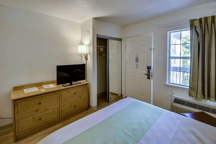Room 6 of 34