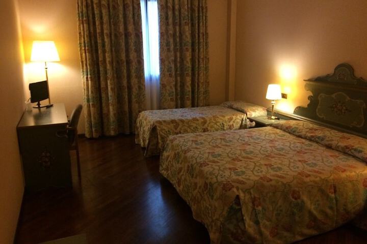 Room 11 of 33