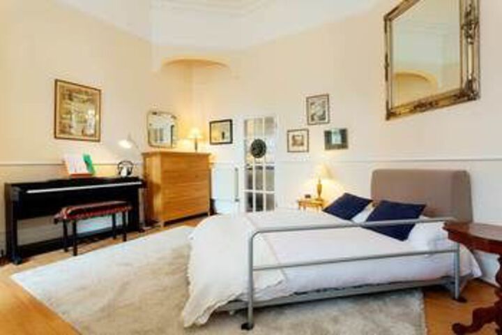 Room 4 of 13