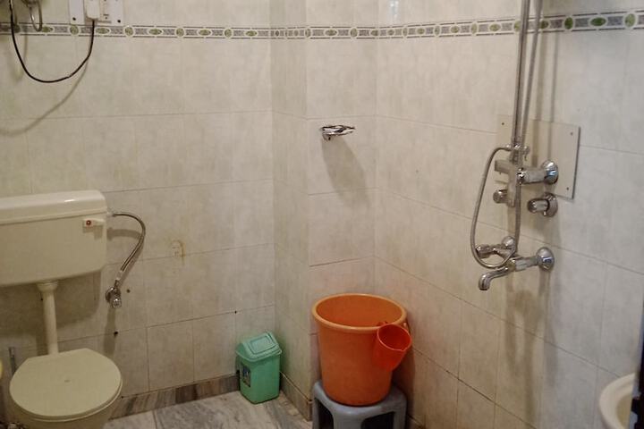Room 11 of 28