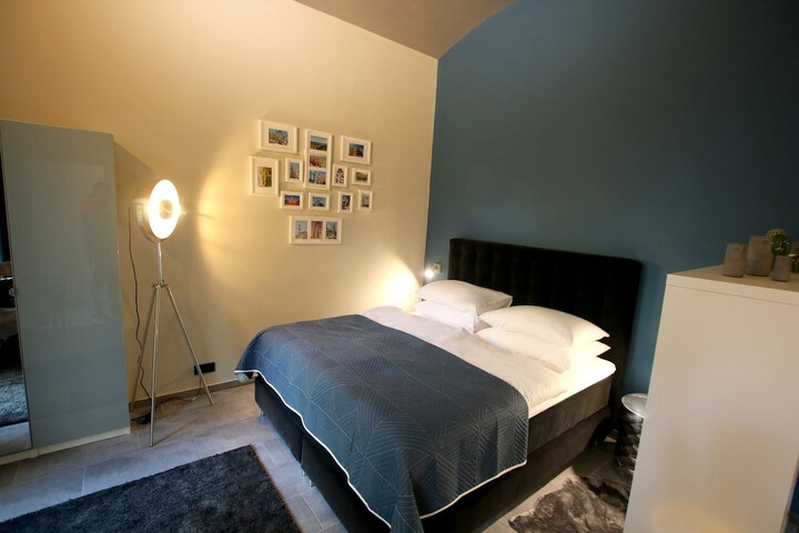 Room 3 of 83